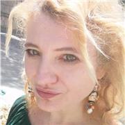 laureata in lingue e letterature offre lezioni di francese a ragazzi che vogliono migliorare il loro profitto